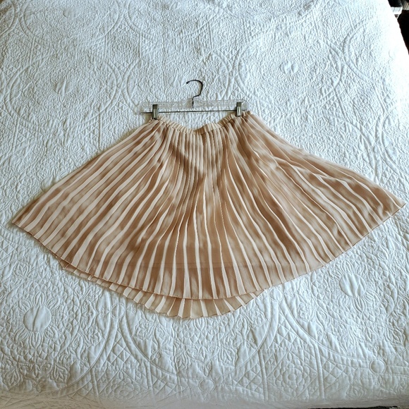 Pleated Midi Skirt in Cream - Picture 2 of 7